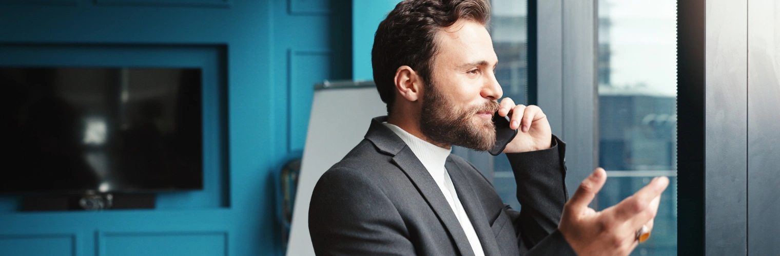 Image of a federal employee speaking with a recovery admissions specialist about GEHA insurance benefits for therapy Image of a federal employee speaking with a recovery admissions specialist about GEHA insurance benefits for therapy