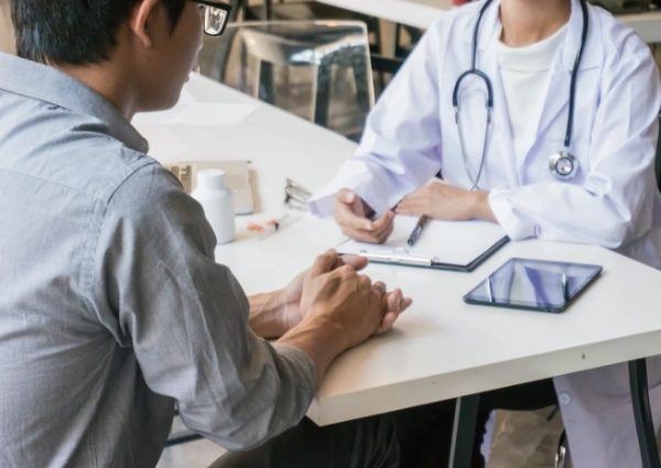 Image of a healthcare professional explaining Alliant drug rehab and alcohol rehab insurance benefits for mental health treatment