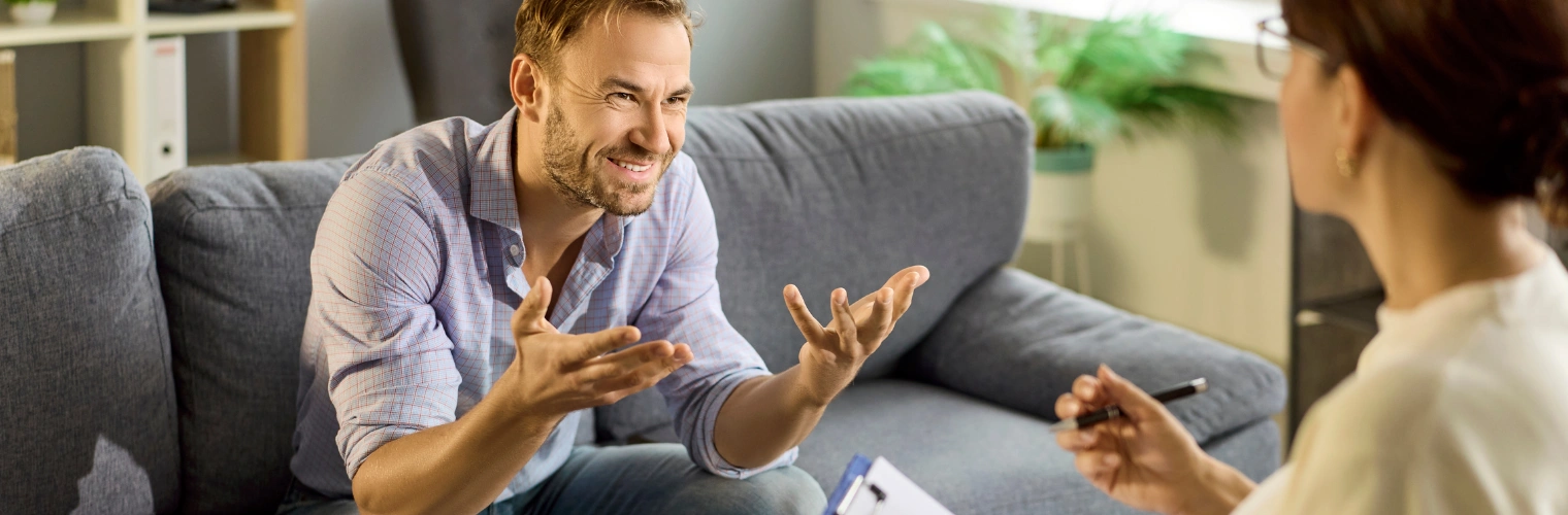Image of a supportive therapist counseling a patient during opioid addiction recovery treatment Image of a supportive therapist counseling a patient during opioid addiction recovery treatment